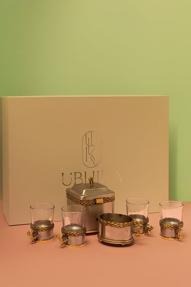 Horse Vintage Tea Set — Sugar Pot, Cookie Box & 4 Cups