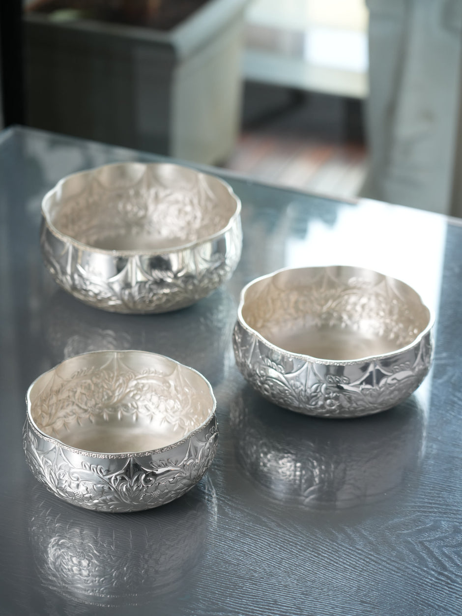 Scallop Bowls — Silver Plated Set of 3 (7", 8", 9")